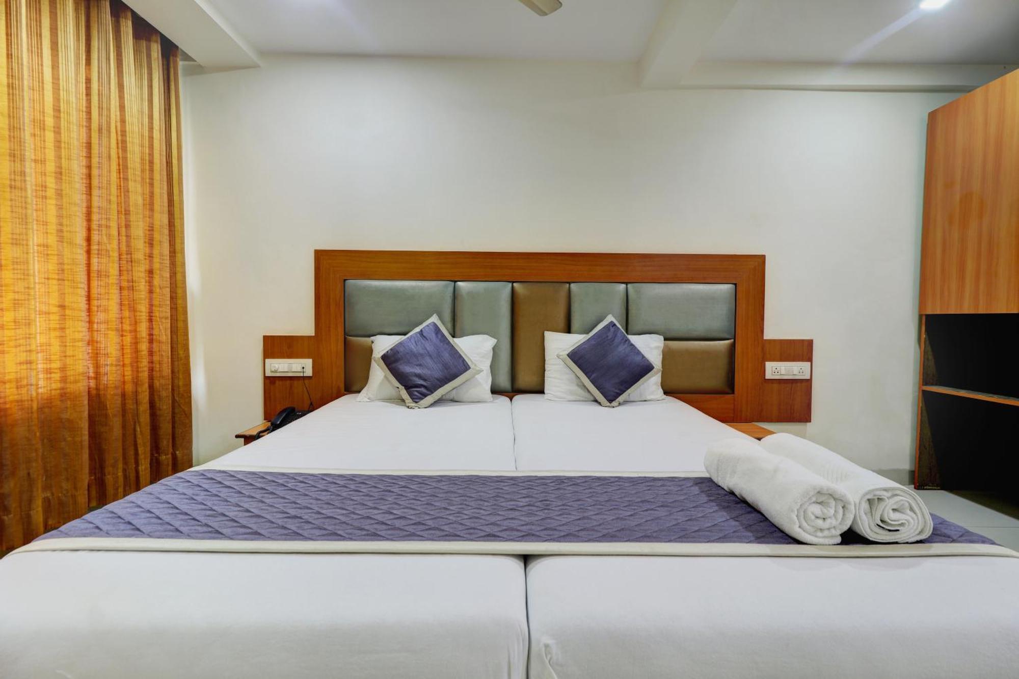 Hotel New Sarovar Grand Панвел Экстерьер фото